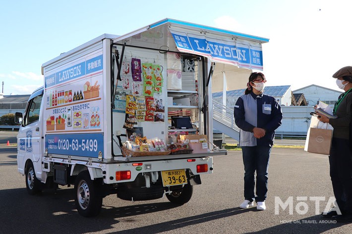 日産 NT100クリッパー「ローソン移動販売車」日産自動車イベント「＃日産あんばさだー　はたらくクルマ3」［2021年11月23日（祝）／会場：GRANDRIVE（グランドライブ／神奈川県横須賀市）］
