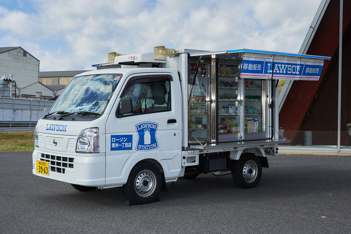 コンビニが走ってきた 日産 Nt100クリッパー ローソン移動販売車 はたらくクルマ はたらくクルマ Mota