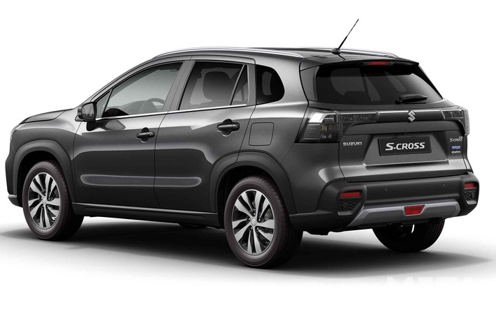 前後左右のバンパーを樹脂パーツを装着し、SUVらしい見た目となっている