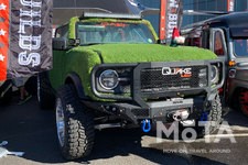フォード ブロンコの車体にチアシードが植えられた「チア・ブロンコ」／「Freak Show Builds（フリークショービルド）」の作品[北米・SEMAショー2021会場にて]