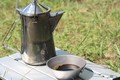 【2025年】キャンプでコーヒーを楽しめるおすすめ道具35選｜淹れ方・選び方のコツも紹介