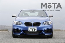 BMW 2シリーズ M235iクーペ（6MT）[ボディカラー：エストリル・ブルー／2014年発表モデル]