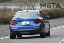BMW 2シリーズ M235iクーペ（6MT）[ボディカラー：エストリル・ブルー／2014年発表モデル]