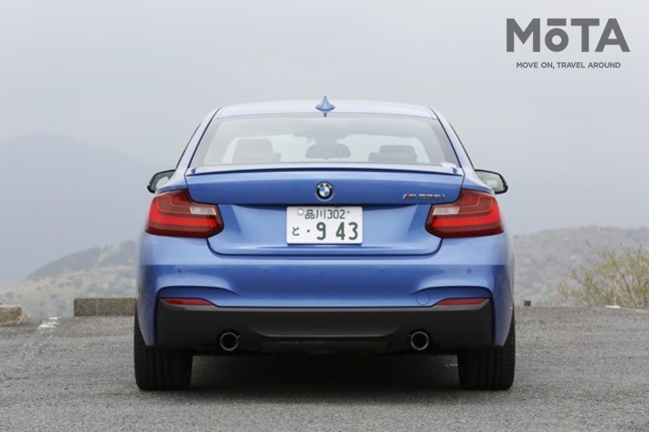 BMW 2シリーズ M235iクーペ（6MT）[ボディカラー：エストリル・ブルー／2014年発表モデル]