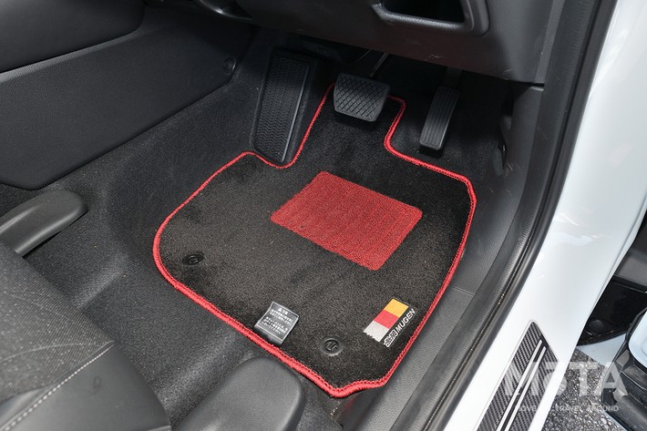 ホンダ 新型ヴェゼル 無限パーツ装着車