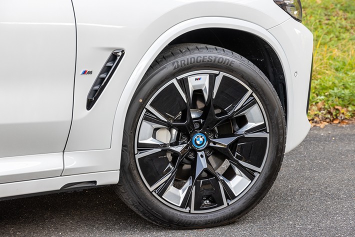 ブリヂストンのアレンザを装着。サイズは245/45R20。ランフラットではない