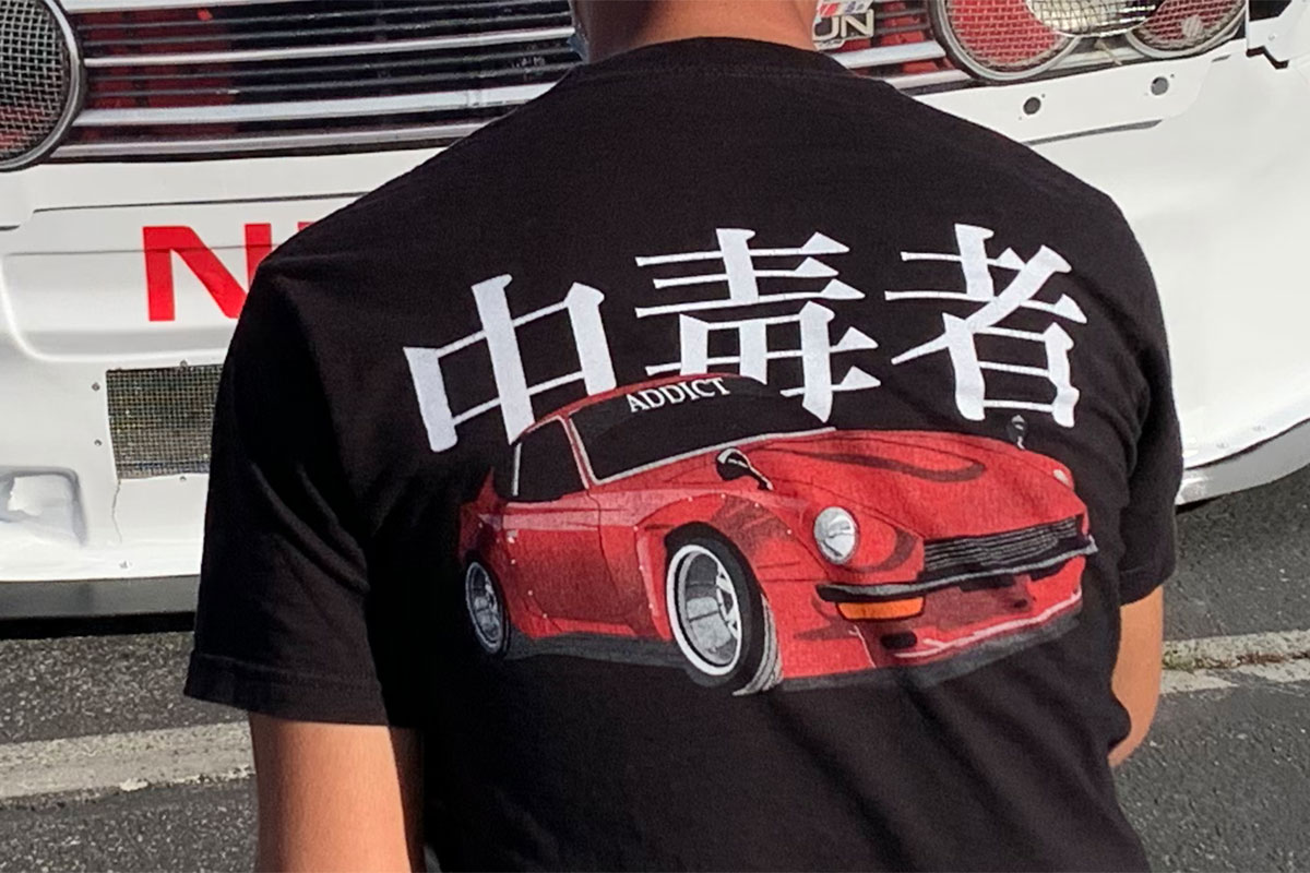 漢字 日本メーカー大好き アメリカの日本車系カーマニアが着ているtシャツは 中毒者 初心者必見 編集部が語る自動車購入ノウハウ Mota