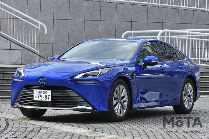 燃料電池自動車（トヨタ MIRAI）