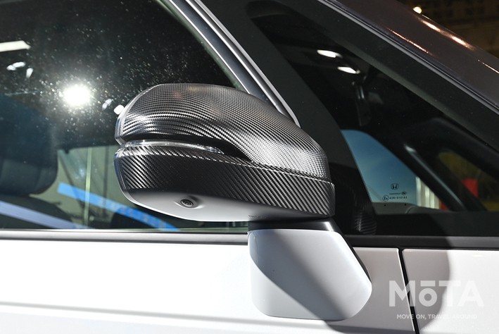 カーボン調のドアミラーカバー