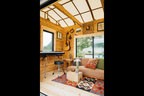 BESS「走るログ小屋 IMAGO（イマーゴ）」