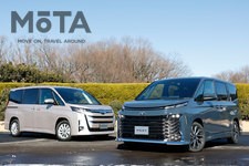 トヨタ 新型ノア／ヴォクシー（左）「トヨタ 新型ノア Z（ハイブリッド・2WD・7人乗り）」／（右）「トヨタ 新型ヴォクシー Ｓ-Z（ハイブリッド・2WD・7人乗り）」[2022年1月13日フルモデルチェンジ]