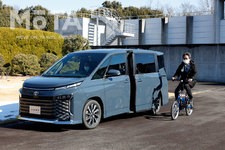 トヨタ 新型ノア／ヴォクシー「安心降車アシスト」デモンストレーション