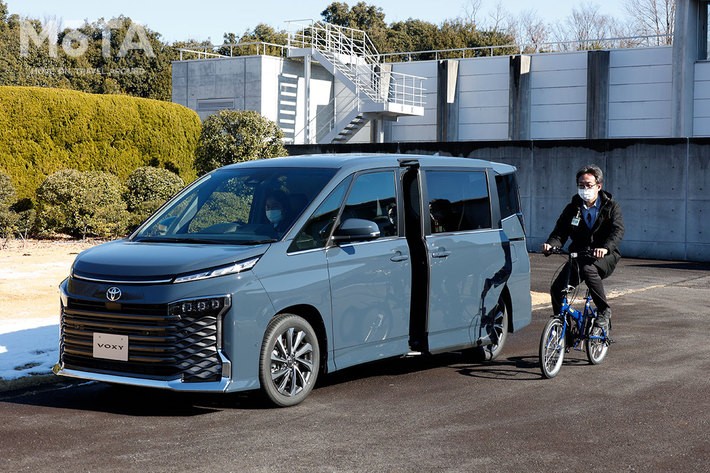 あ 後ろから自転車 新型ノア ヴォクシーにはスライドドアopenを緊急停止する安全機能が備わった 話題を先取り 新型車解説22 Mota
