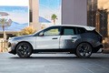 BMW M社のフルEV「iXM60」をCESにて世界初公開！ ボディカラーが変化するコンセプトカーも出展
