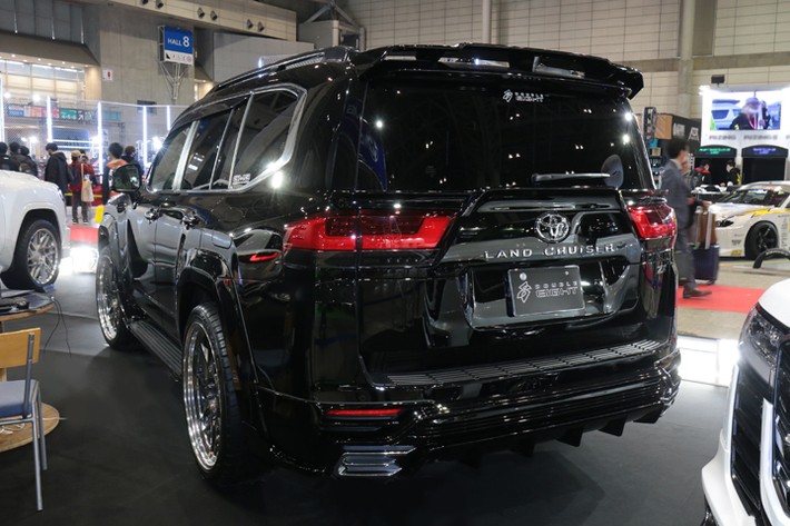 バンパー送料 ランクル300のラグジュアリーなエアロパーツがデビュー！ モデリスタ