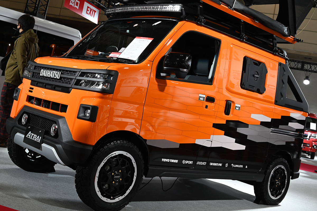 新型アトレーデッキバンにルーフテントや浴槽を搭載 驚きのカスタムを施した アトレーデッキバン キャンパーver 東京オートサロン22 話題を先取り 新型車解説22 Mota
