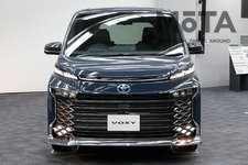 トヨタ 新型ノア／ヴォクシー「トヨタ 新型ヴォクシー Ｓ-Z（ハイブリッド・2WD・7人乗り）」[2022年1月13日フルモデルチェンジ]