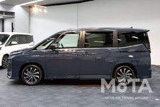 トヨタ 新型ノア／ヴォクシー「トヨタ 新型ヴォクシー Ｓ-Z（ハイブリッド・2WD・7人乗り）」[2022年1月13日フルモデルチェンジ]