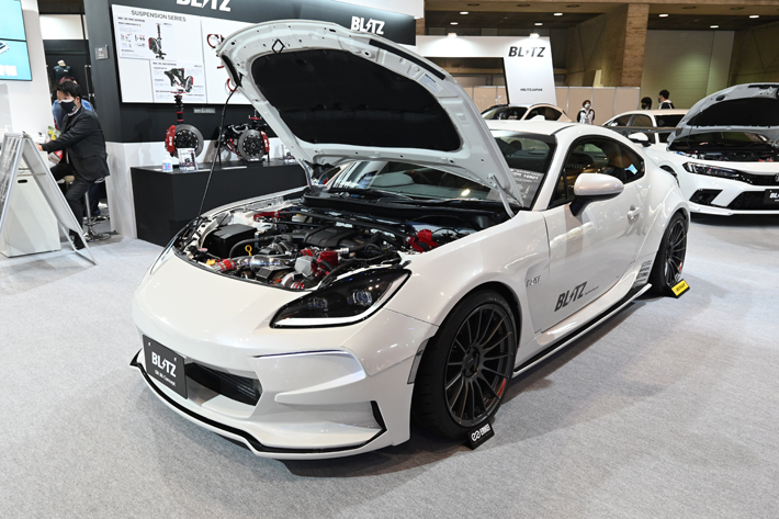 ターボチューンとnaチューンあなたのお好みはどっち Blitzからそれぞれキャラクターの異なるgr86 Brzが登場 東京オートサロン22 話題を先取り 新型車解説22 Mota