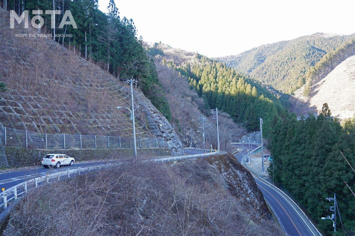 東京都側に入ってからのワインディングロードは道幅が広く走りやすい。このルートは交通量が少ないことも気に入っている理由のひとつ。