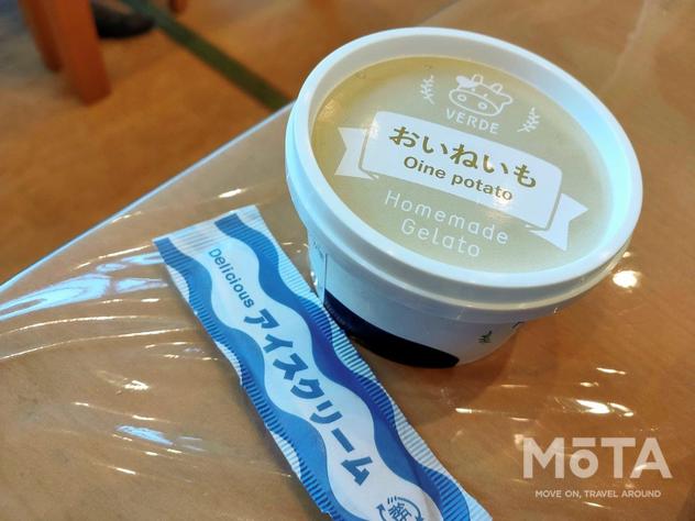 檜原村の伝統野菜である「おいねのつるいも」を使ったアイス。おいねのつるいもはジャガイモの一種とされており、アイスのほか焼酎なども作られている。