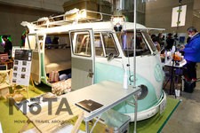 TOYMOCKブースのレトロなワーゲンバス「VW タイプ2（T1）」【東京アウトドアショー】