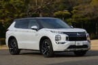 三菱 新型アウトランダー「アウトランダー PHEV P」（ボディカラー：ホワイトダイヤモンド／ブラックマイカ・2トーン）[2021年12月16日発売]