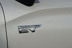 三菱 新型アウトランダー「アウトランダー PHEV P」（ボディカラー：ホワイトダイヤモンド／ブラックマイカ・2トーン）[2021年12月16日発売]