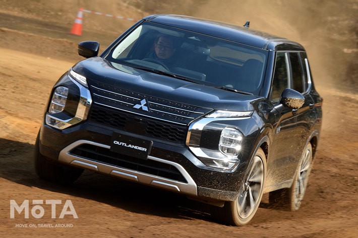 【4WD走行モード解説】アウトランダーとデリカD:5、雪道ではどの走行モードを選ぶべき?