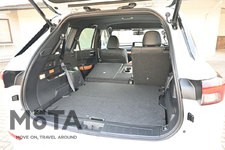 三菱 新型アウトランダー（アウトランダー PHEV） 荷室（3列目席収納・2列目席6:4分割収納、3名乗車時）[2021年12月16日発売]