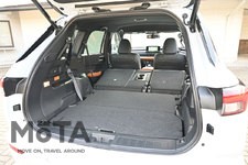 三菱 新型アウトランダー（アウトランダー PHEV） 荷室（3列目・2列目席収納、2名乗車時）[2021年12月16日発売]