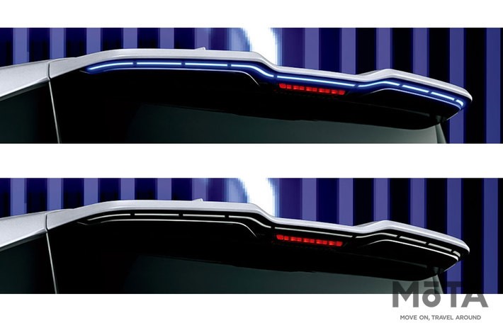 「イルミルーフスポイラー」(上が点灯時)