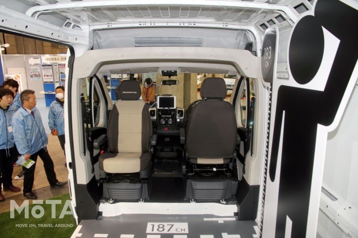 FCAジャパン、大型商用バン「フィアット デュカト」を国内初披露、正規輸入に向け準備を開始[ジャパンキャンピングカーショー2017（JCCS2017）]