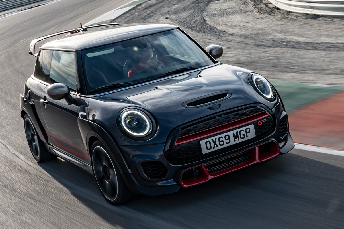 日本240台限定で即完売 Miniの最強モデル ジョン クーパー ワークスgp とは 話題を先取り 新型車解説22 Mota