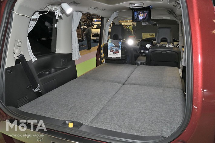 日産 セレナ ハイウェイスター 車中泊仕様「P-SV」[日産ピーズフィールドクラフト]【ジャパンキャンピングカーショー2022】