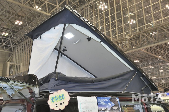 ポップアップテントはクローズ、ハーフオープン(メッシュ)、フルオープンと気候や使い方に応じた使い方が可能。レインカバーも用意し雨の車中泊も大丈夫だ