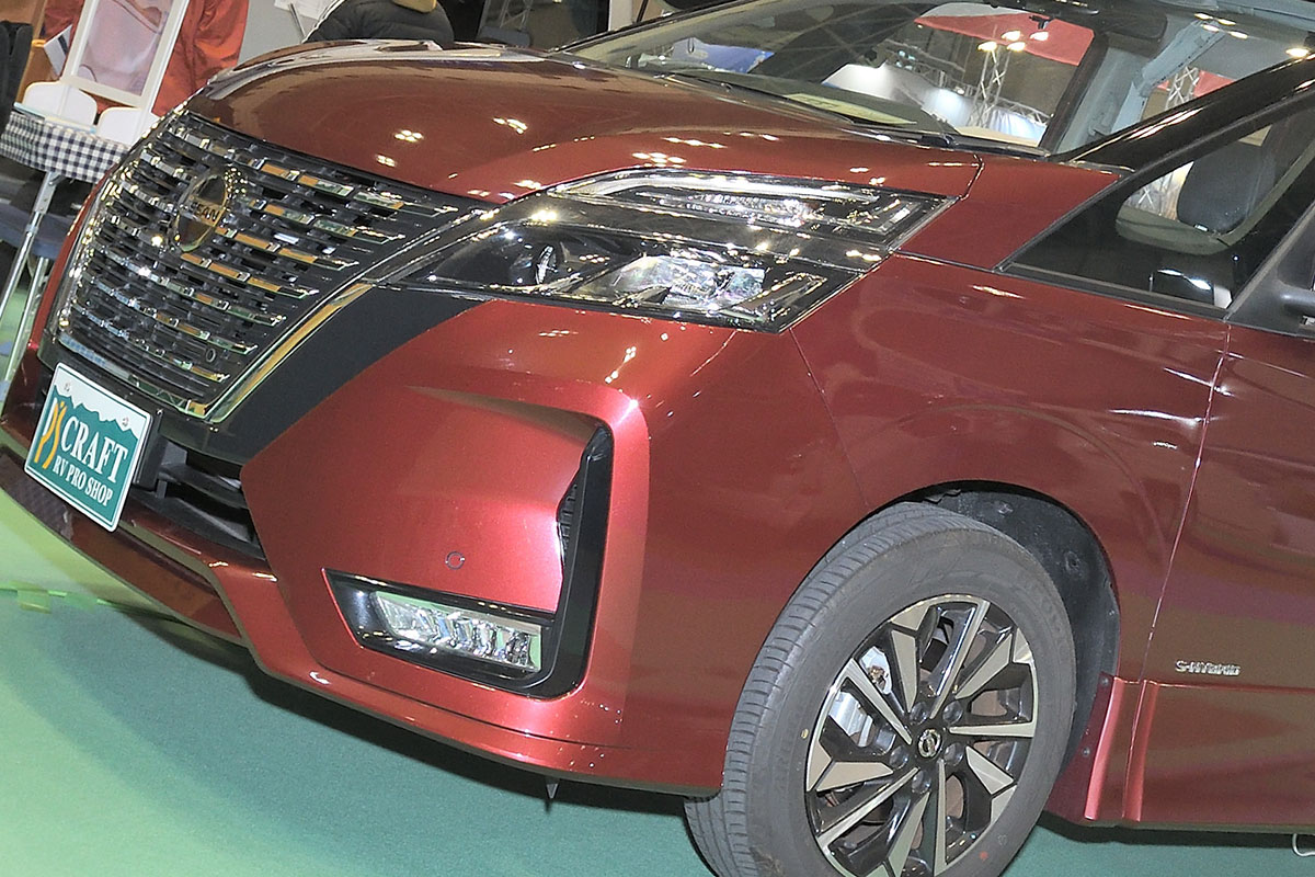 屋根にテントが載ったセレナが日産ディーラー で買える ミニバン系車中泊カー P Sv は気軽さが魅力 ジャパンキャンピングカーショー22 話題を先取り 新型車解説22 Mota