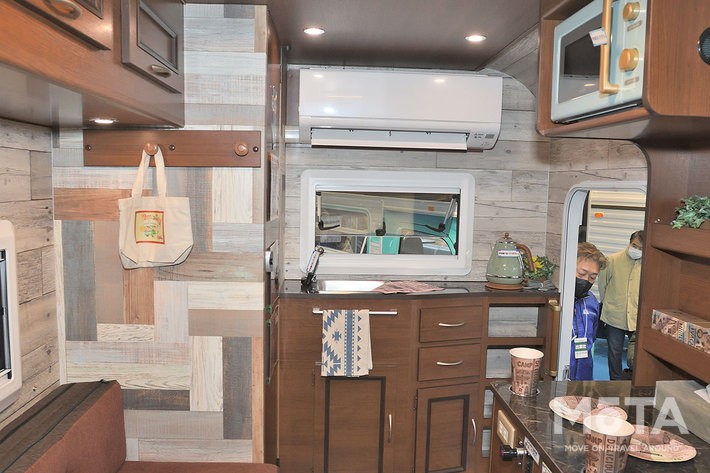 トヨタ タウンエーストラックをベースにしたキャンピングカー「M.Y.S ミスティック／レジストロ アウル」【ジャパンキャンピングカーショー2022】