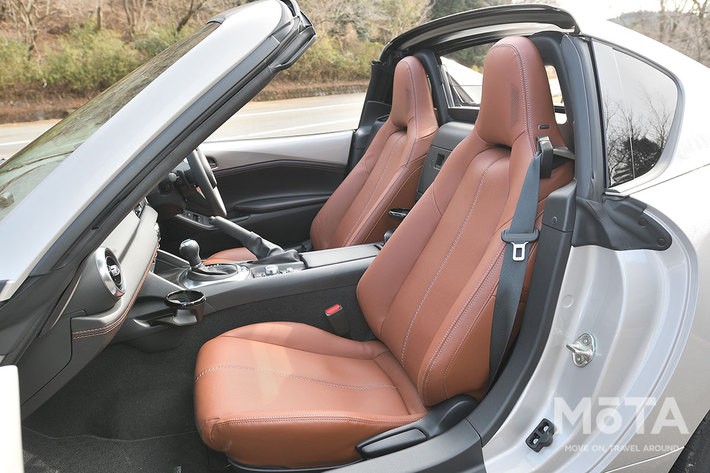新型ロードスターRF 特別仕様車「VS Terracotta Selection」の内装は新設定された上質なテラコッタカラーのナッパレザーを装備する