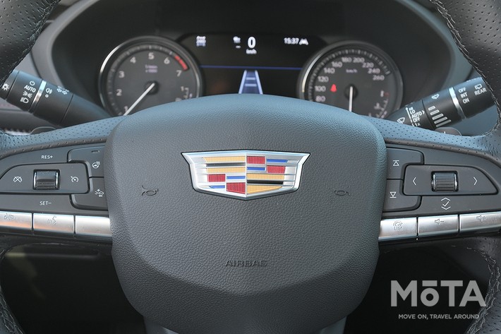 キャデラック XT4 スポーツ