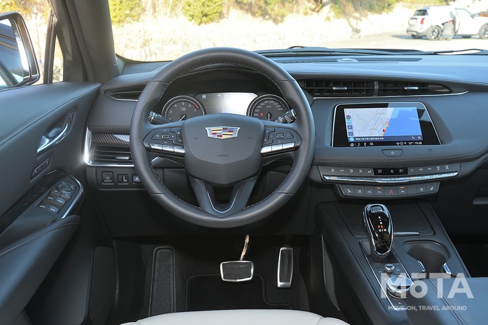 キャデラック XT4 スポーツ