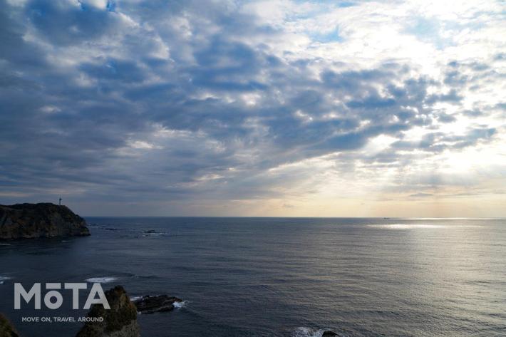 地球の丸さを感じさせる広大な太平洋に朝日が昇る。以前と比べて都心部から格段にアクセスがしやすくなった外房周辺は、穴場ドライブスポットとして再注目のエリアだ。
