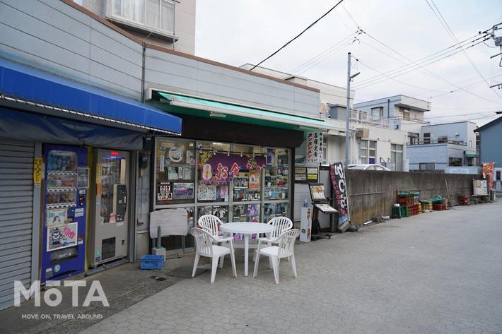御食事処　いしい。休日には行列ができる人気店。今回取り上げたタンタンメンだけでなく、新鮮なお刺身などもお薦め。朝早くから営業していることも嬉しい。