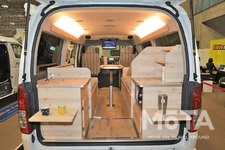 トヨタ ハイエース（200系） キャンピングカー（バンコンバージョン）「ウィニー」（ダイレクトカーズ）【ジャパンキャンピングカーショー2022】