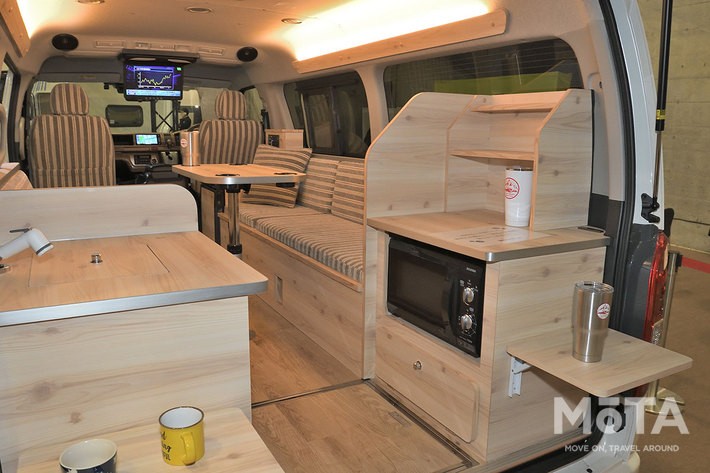 トヨタ ハイエース（200系） キャンピングカー（バンコンバージョン）「ウィニー」（ダイレクトカーズ）【ジャパンキャンピングカーショー2022】