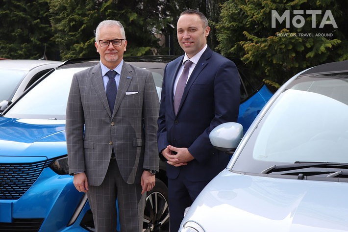 (左)Stellantisジャパン株式会社 ポンタス・ヘグストロム 代表取締役 兼 最高経営責任者(CEO)/(右)Stellantis N.V. ビリー・ヘイズ インドアジア太平洋地域 販売事業執行副社長