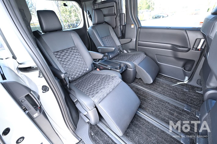 新型ノアの2列目シート