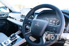 三菱 新型アウトランダーPHEV（内装）