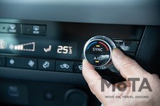 三菱 新型アウトランダーPHEV（内装）