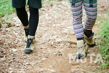 キャンプ用シューズのおすすめ20選｜アウトドアに最適な靴の選び方を解説！